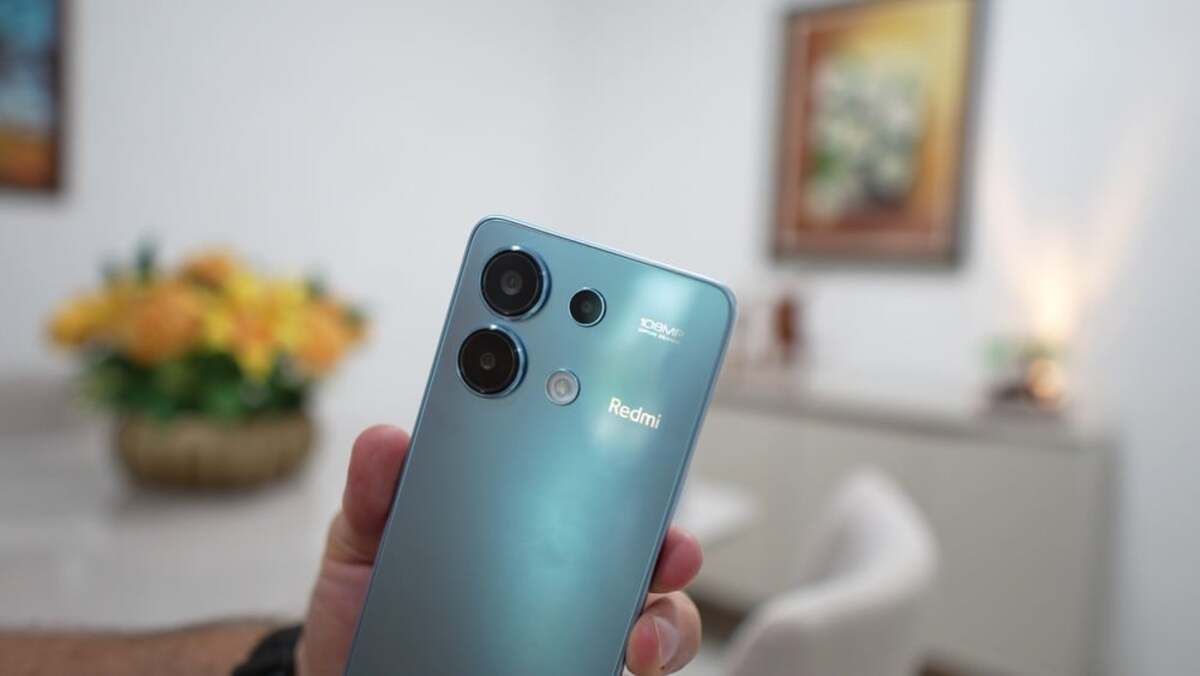 HyperOS 2.2 arrives on Redmi Note 13 4G with 4.48GB of improvements, August security patch, AI features, and premium capabilities. Learn how to update your device now.