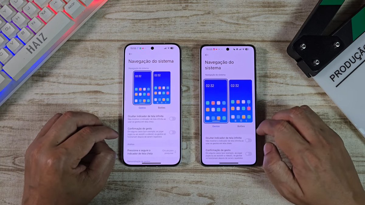 HyperOS Launcher VS Poco Launcher Comparison of gesture and button navigation options in HyperOS Launcher and Poco Launcher, on two smartphones, showing the settings screens side by side.