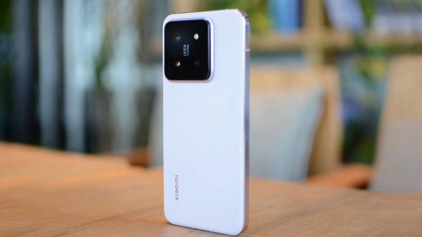 casing its Leica camera module, representing the premium hardware ready for the HyperOS 3 Global update.