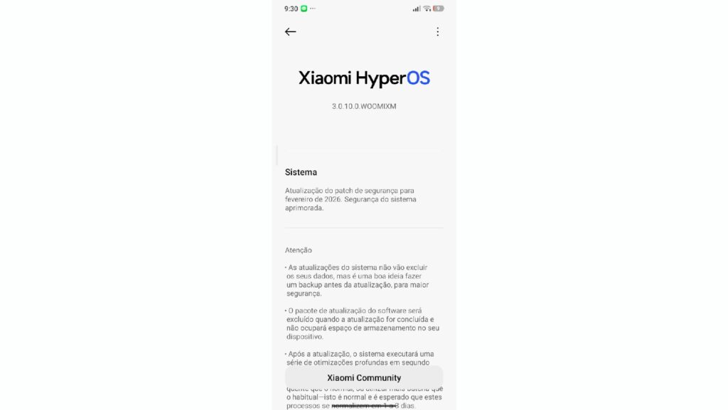 Vertical screenshot of a Xiaomi smartphone in Portuguese, showing the system update screen for Xiaomi HyperOS 3, with the title "Xiaomi HyperOS", the version "3.0.10.0.WOOMIXM" and text about the February 2026 security patch.